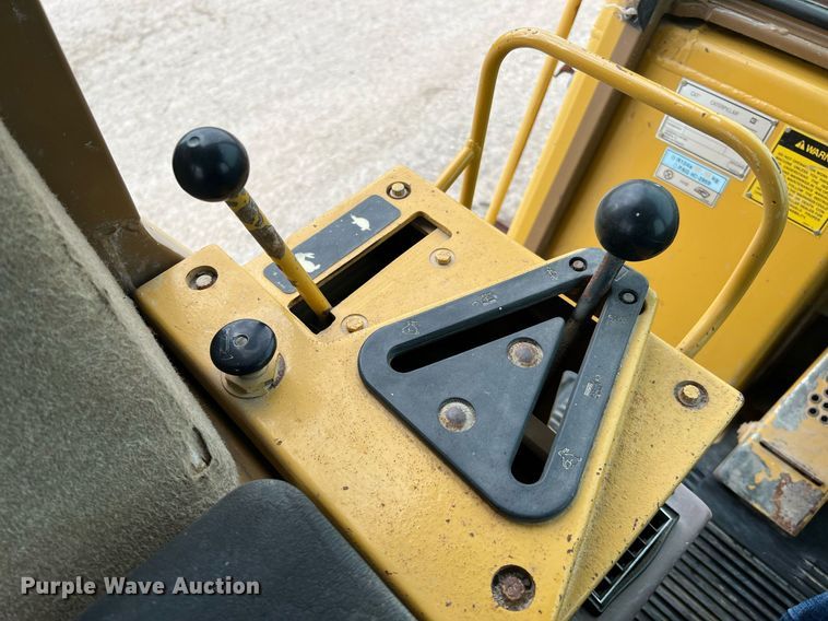 image for item DQ2319 1995 Caterpillar 963B  track loader