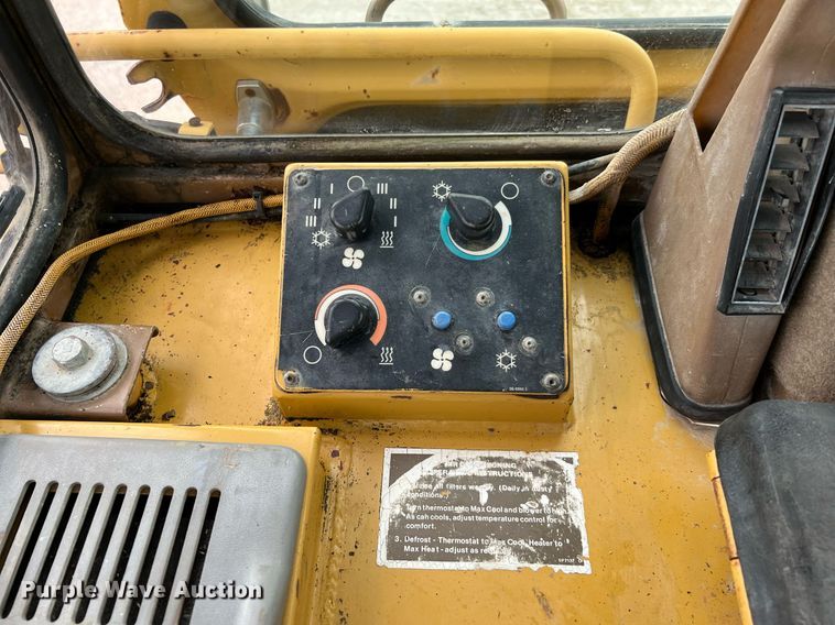 image for item DQ2319 1995 Caterpillar 963B  track loader