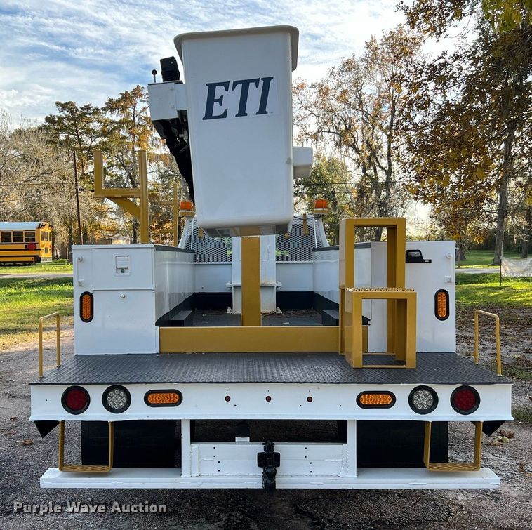 image for item DQ2323 2012 Ford F550 XLT  SuperCab bucket truck