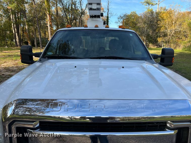 image for item DQ2323 2012 Ford F550 XLT  SuperCab bucket truck