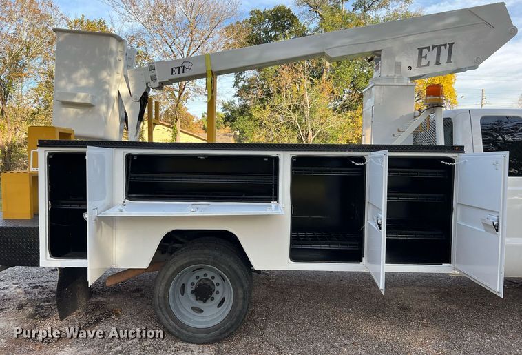 image for item DQ2323 2012 Ford F550 XLT  SuperCab bucket truck