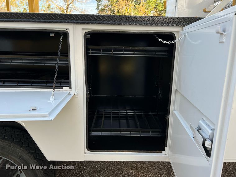 image for item DQ2323 2012 Ford F550 XLT  SuperCab bucket truck