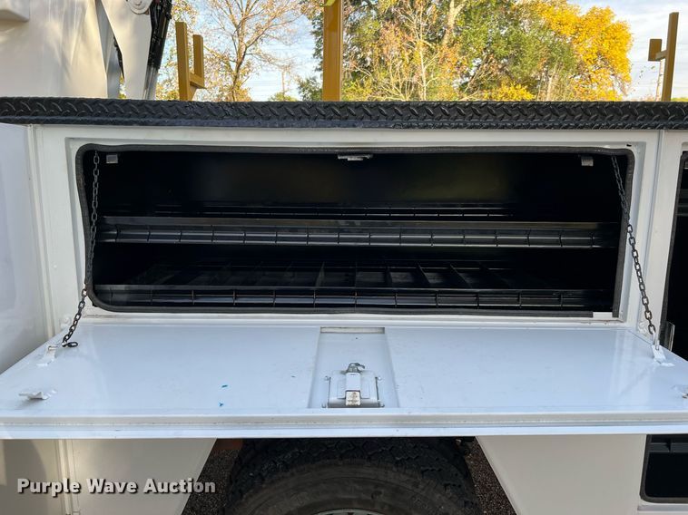 image for item DQ2323 2012 Ford F550 XLT  SuperCab bucket truck