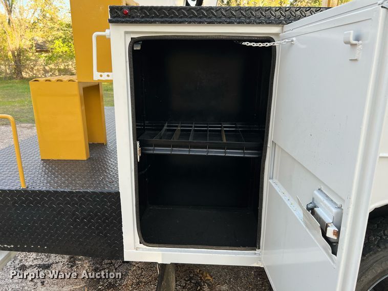 image for item DQ2323 2012 Ford F550 XLT  SuperCab bucket truck