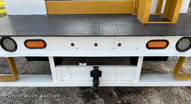 image for item DQ2323 2012 Ford F550 XLT  SuperCab bucket truck