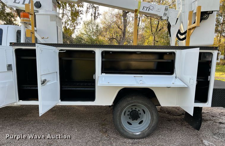 image for item DQ2323 2012 Ford F550 XLT  SuperCab bucket truck