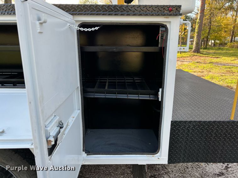 image for item DQ2323 2012 Ford F550 XLT  SuperCab bucket truck