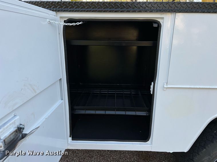 image for item DQ2323 2012 Ford F550 XLT  SuperCab bucket truck