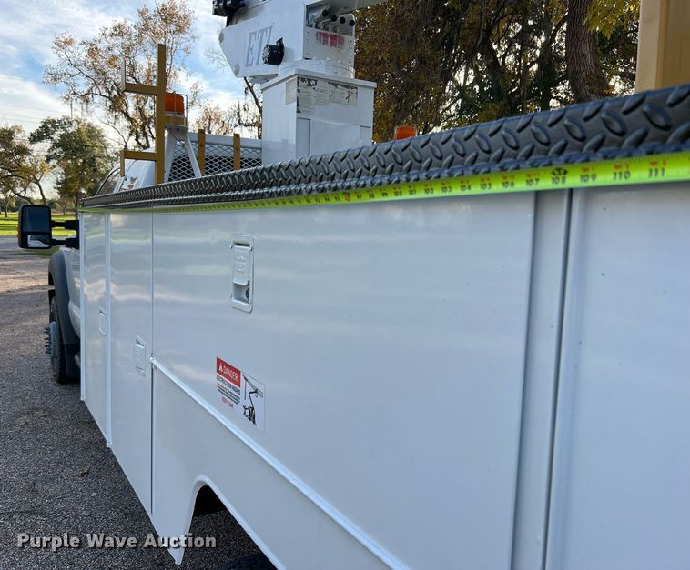 image for item DQ2323 2012 Ford F550 XLT  SuperCab bucket truck