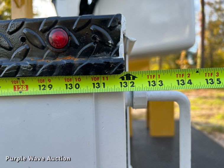 image for item DQ2323 2012 Ford F550 XLT  SuperCab bucket truck