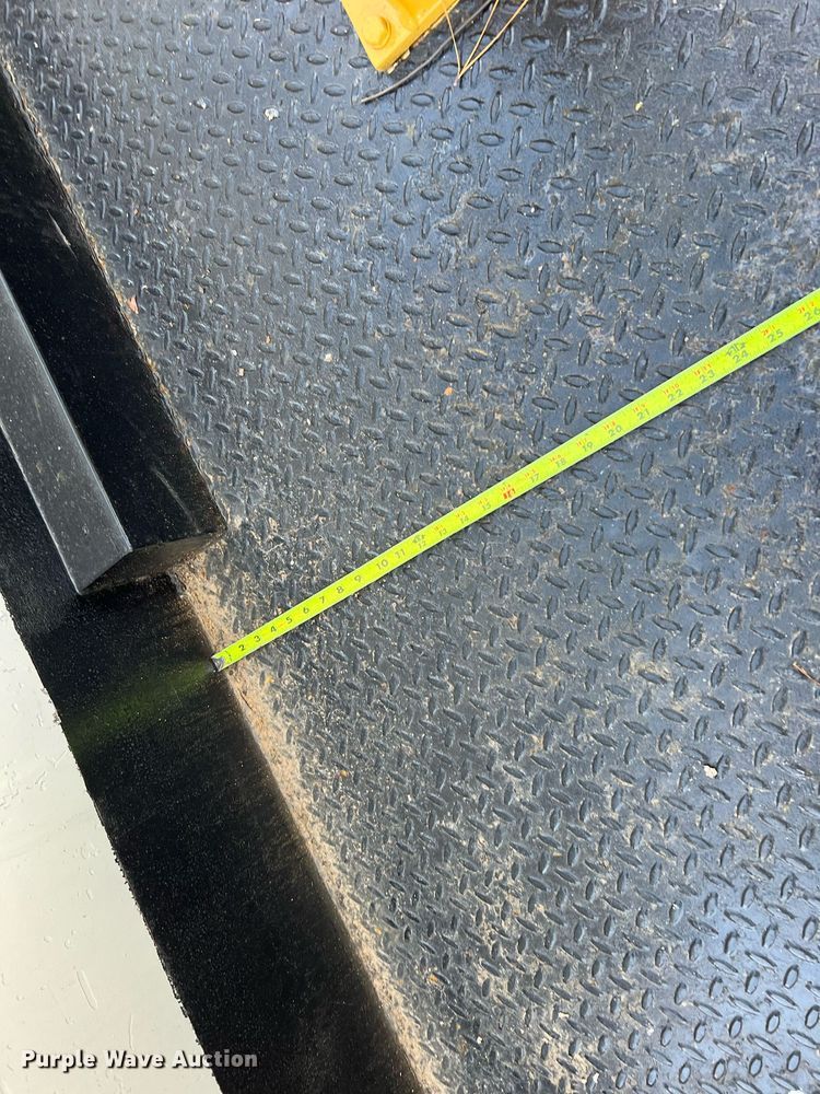 image for item DQ2323 2012 Ford F550 XLT  SuperCab bucket truck