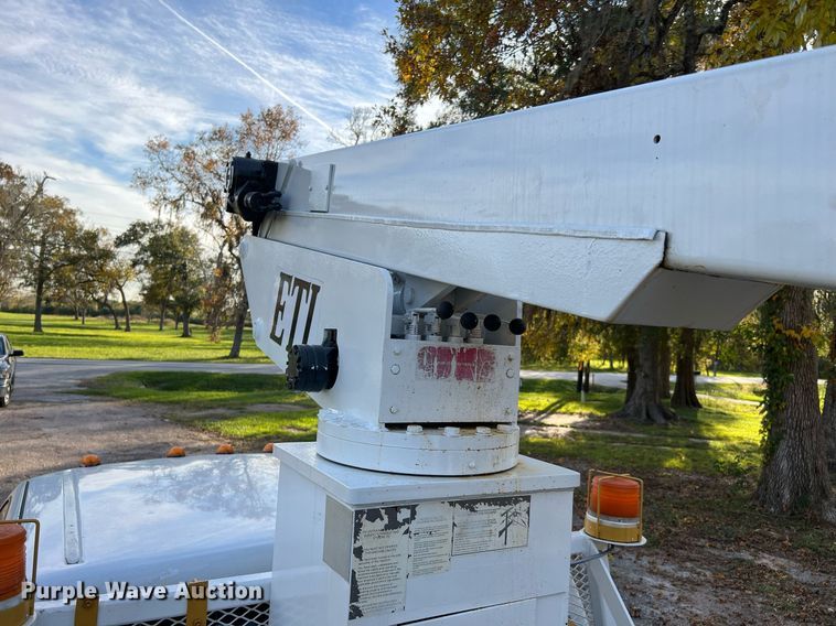 image for item DQ2323 2012 Ford F550 XLT  SuperCab bucket truck