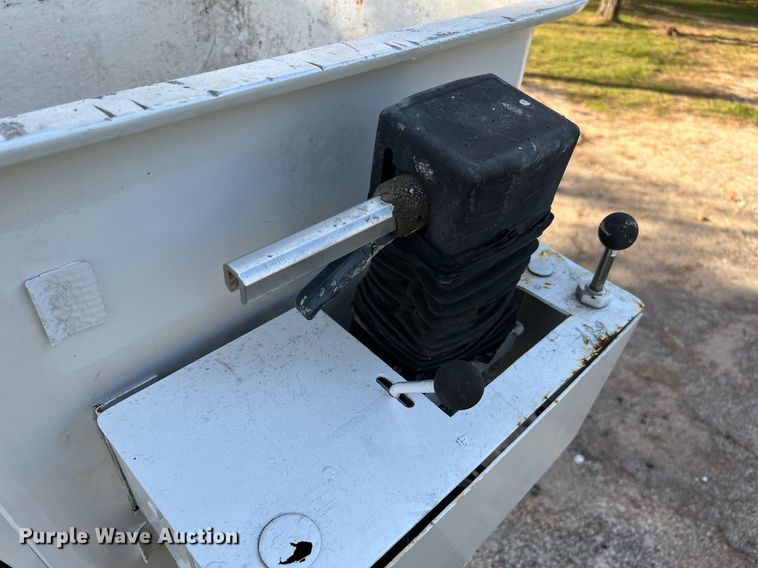 image for item DQ2323 2012 Ford F550 XLT  SuperCab bucket truck