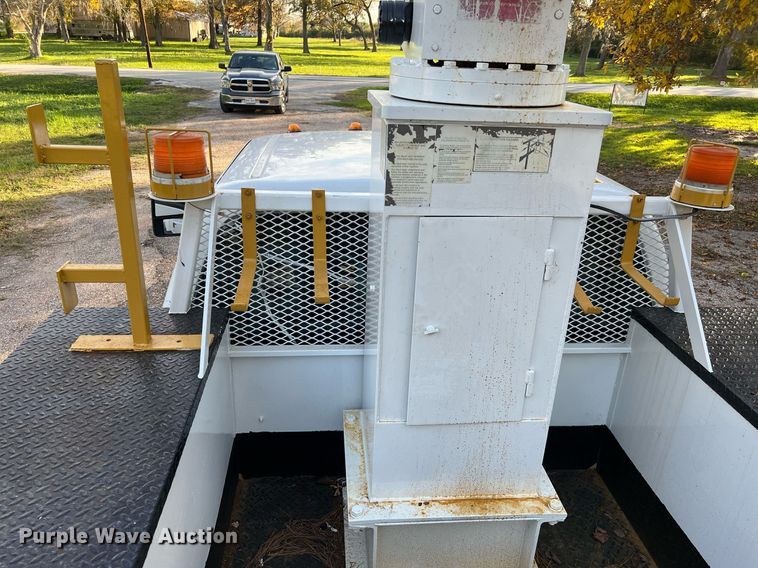 image for item DQ2323 2012 Ford F550 XLT  SuperCab bucket truck