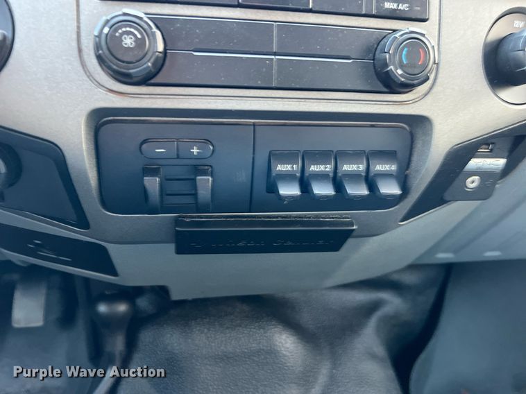 image for item DQ2323 2012 Ford F550 XLT  SuperCab bucket truck