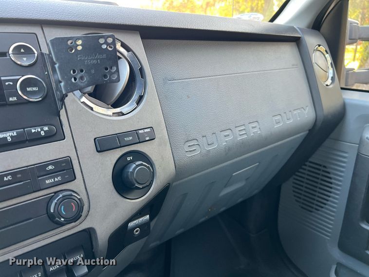 image for item DQ2323 2012 Ford F550 XLT  SuperCab bucket truck