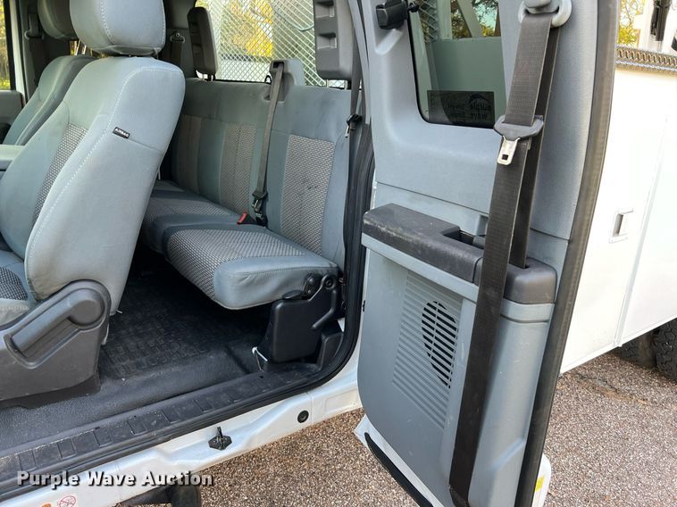 image for item DQ2323 2012 Ford F550 XLT  SuperCab bucket truck