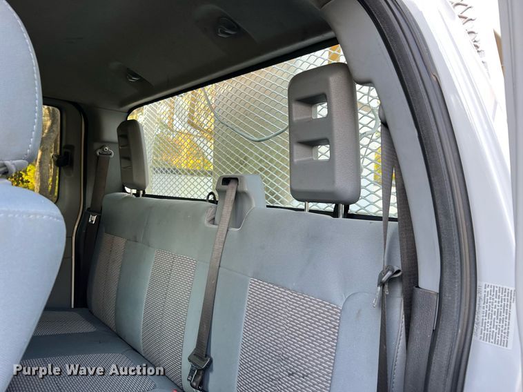 image for item DQ2323 2012 Ford F550 XLT  SuperCab bucket truck