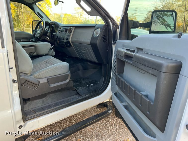 image for item DQ2323 2012 Ford F550 XLT  SuperCab bucket truck