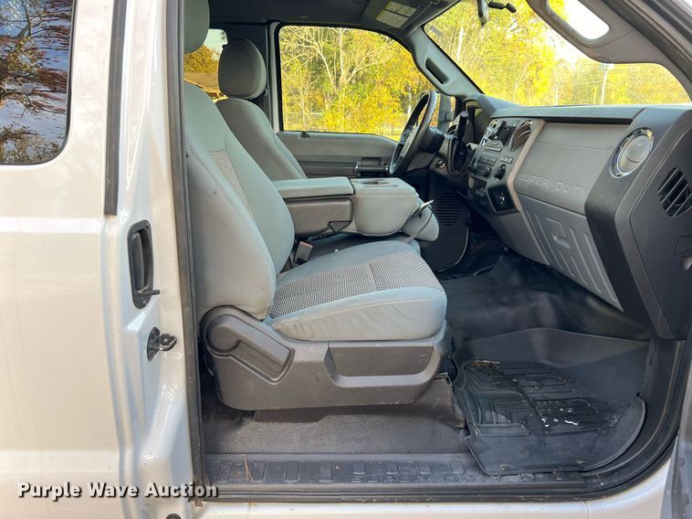 image for item DQ2323 2012 Ford F550 XLT  SuperCab bucket truck