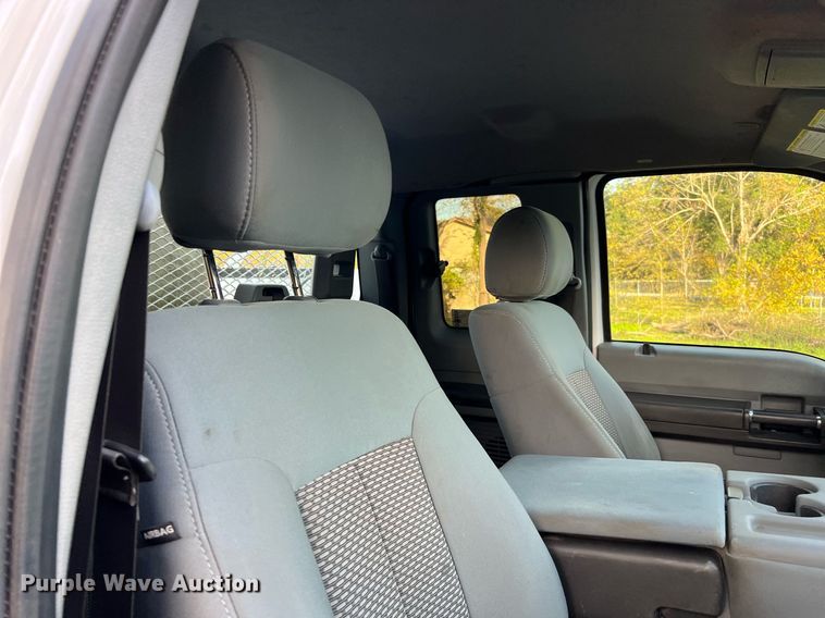 image for item DQ2323 2012 Ford F550 XLT  SuperCab bucket truck