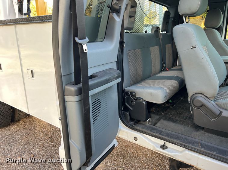 image for item DQ2323 2012 Ford F550 XLT  SuperCab bucket truck