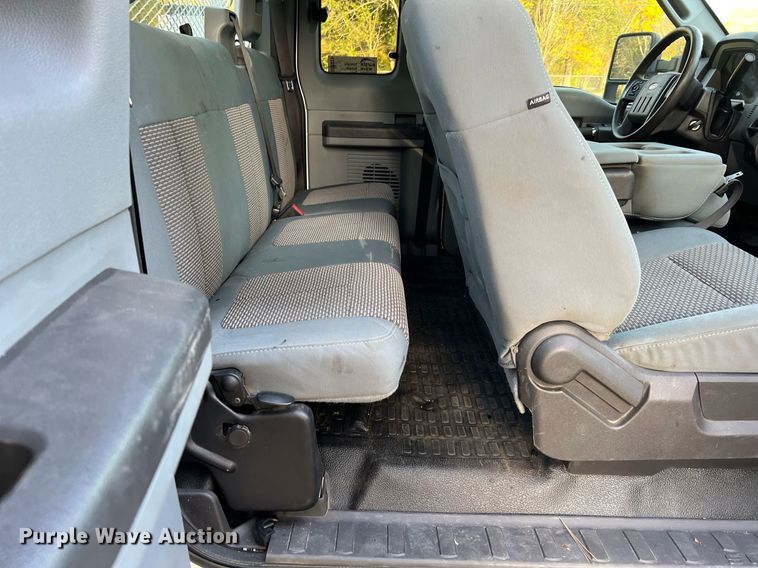 image for item DQ2323 2012 Ford F550 XLT  SuperCab bucket truck