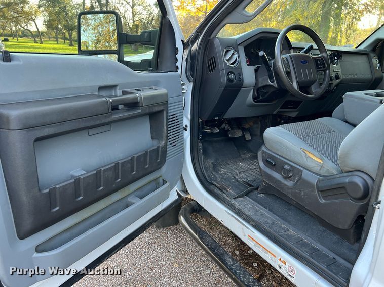 image for item DQ2323 2012 Ford F550 XLT  SuperCab bucket truck