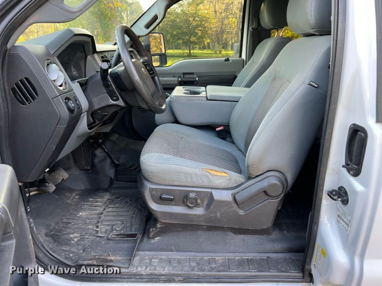 image for item DQ2323 2012 Ford F550 XLT  SuperCab bucket truck