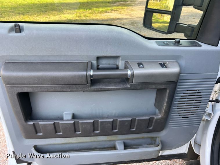 image for item DQ2323 2012 Ford F550 XLT  SuperCab bucket truck