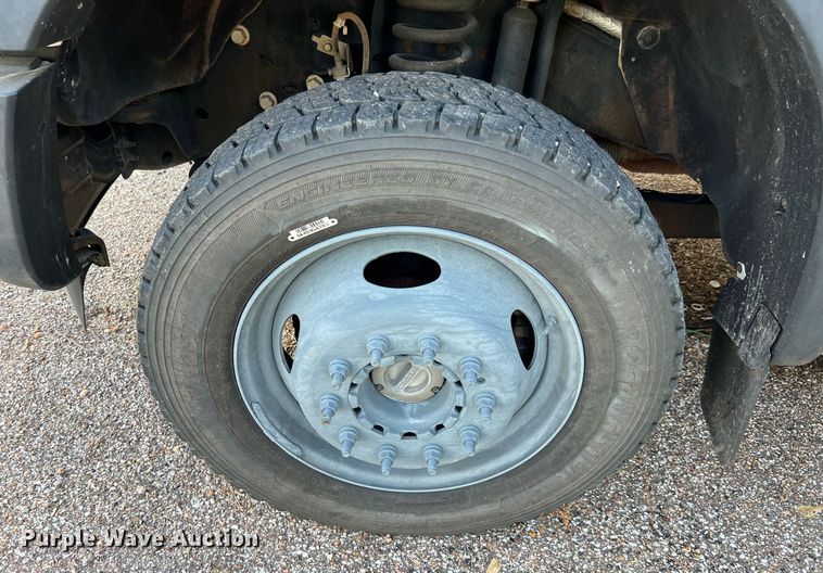 image for item DQ2323 2012 Ford F550 XLT  SuperCab bucket truck