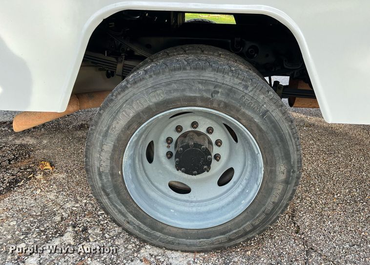 image for item DQ2323 2012 Ford F550 XLT  SuperCab bucket truck