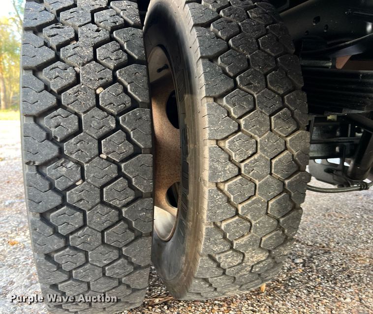 image for item DQ2323 2012 Ford F550 XLT  SuperCab bucket truck