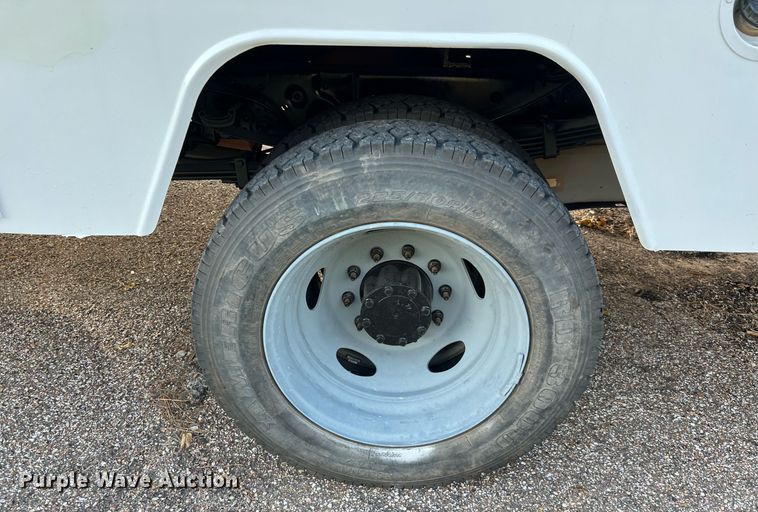 image for item DQ2323 2012 Ford F550 XLT  SuperCab bucket truck