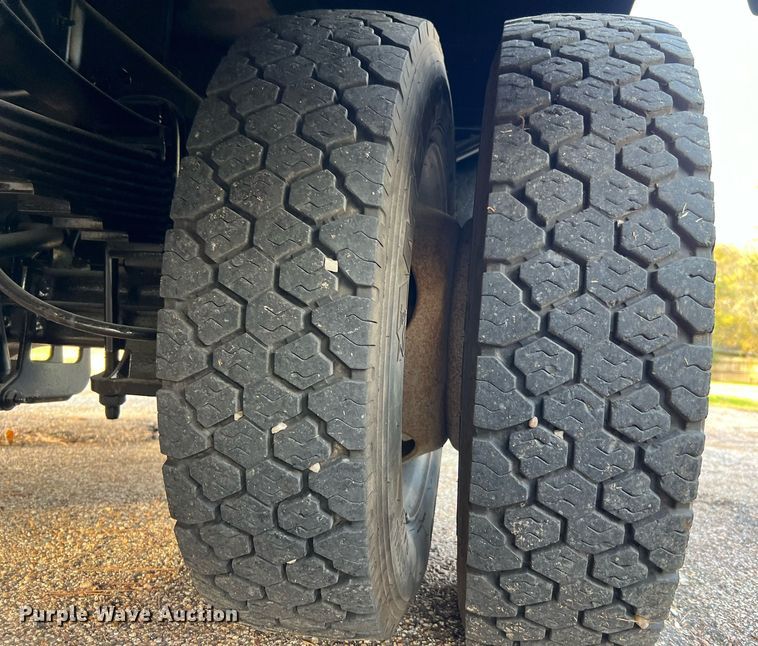 image for item DQ2323 2012 Ford F550 XLT  SuperCab bucket truck