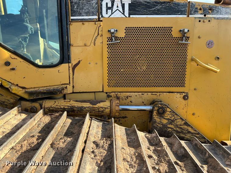 image for item DQ2332 1998 Caterpillar D5M LGP  dozer