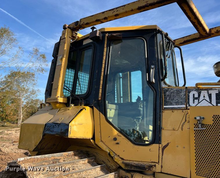 image for item DQ2332 1998 Caterpillar D5M LGP  dozer