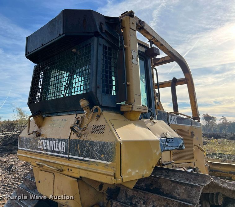 image for item DQ2332 1998 Caterpillar D5M LGP  dozer