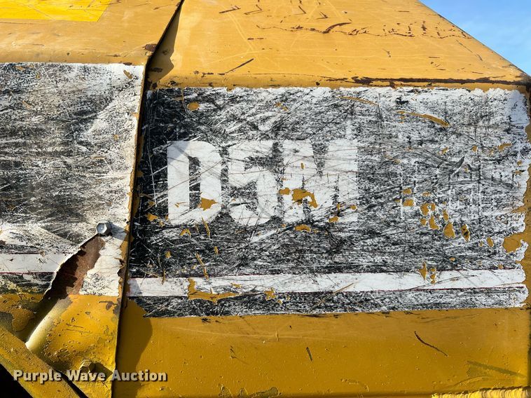 image for item DQ2332 1998 Caterpillar D5M LGP  dozer