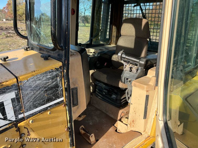 image for item DQ2332 1998 Caterpillar D5M LGP  dozer