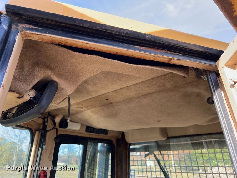 image for item DQ2332 1998 Caterpillar D5M LGP  dozer