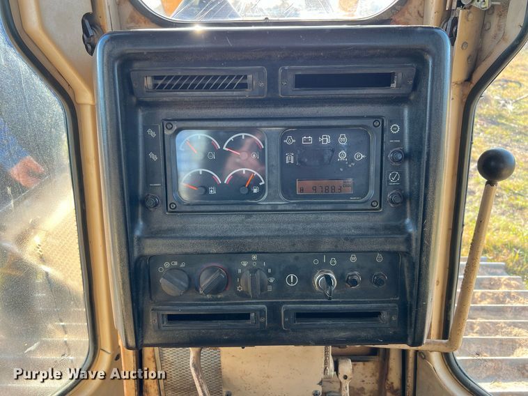 image for item DQ2332 1998 Caterpillar D5M LGP  dozer