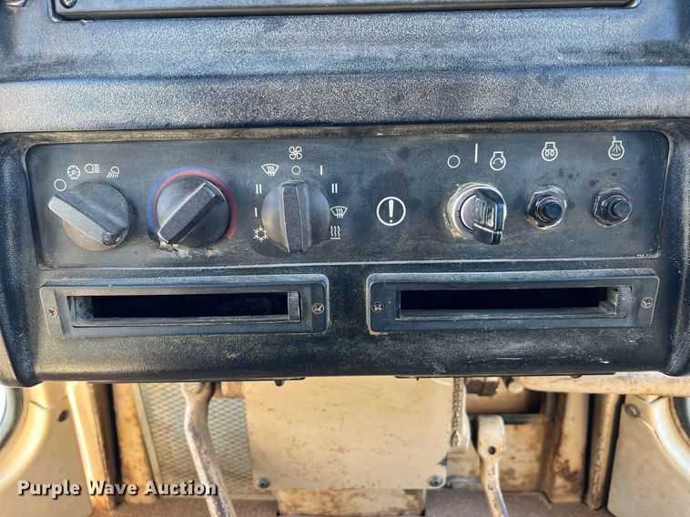 image for item DQ2332 1998 Caterpillar D5M LGP  dozer