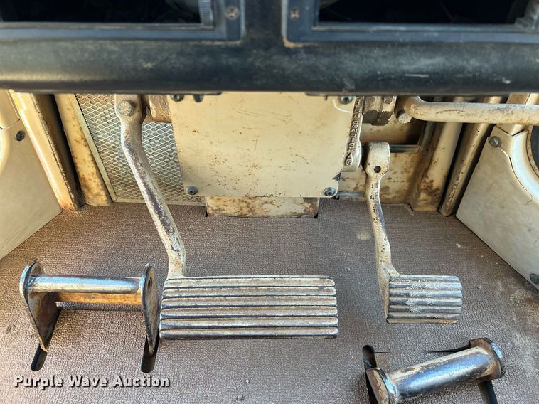 image for item DQ2332 1998 Caterpillar D5M LGP  dozer