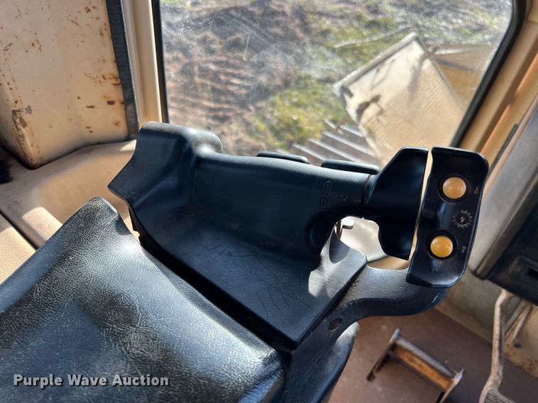 image for item DQ2332 1998 Caterpillar D5M LGP  dozer