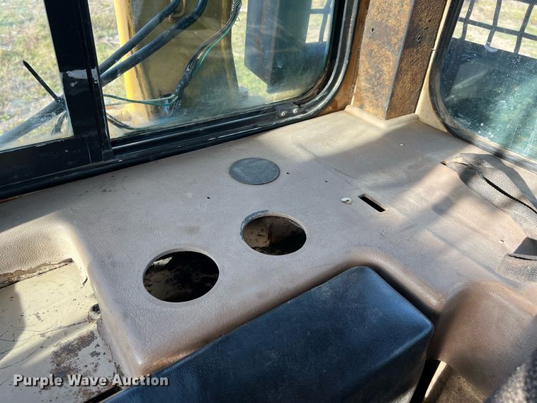 image for item DQ2332 1998 Caterpillar D5M LGP  dozer