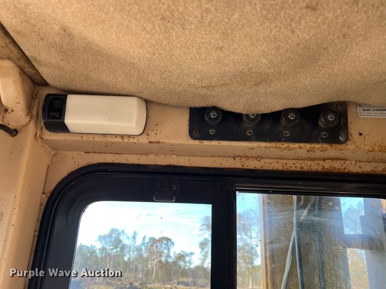 image for item DQ2332 1998 Caterpillar D5M LGP  dozer