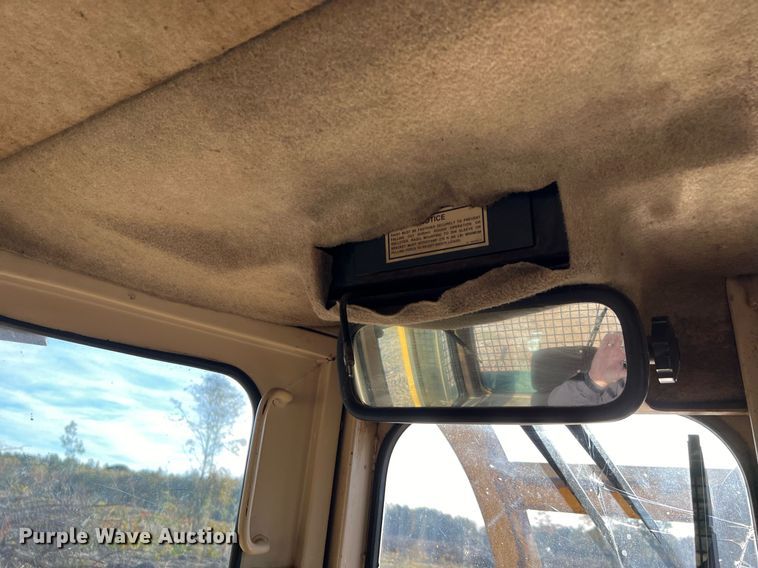 image for item DQ2332 1998 Caterpillar D5M LGP  dozer