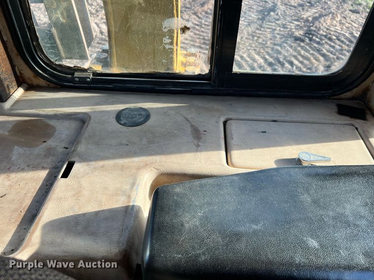 image for item DQ2332 1998 Caterpillar D5M LGP  dozer