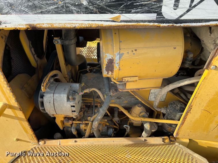 image for item DQ2332 1998 Caterpillar D5M LGP  dozer